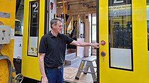 Im Instandhaltungswerk in Immendingen wird auch geschaut, dass sich die Türe von Triebwagen auf Knopfdruck zuverlässig öffnen lassen: ...
