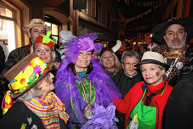 Bild 13: Konstanzer Straßenfasnacht 2025: Am Rosenmontag steigt die Stimmung nochmals