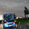Zwei Mannschaftsbusse kommen kurz vor 21.30 Uhr vor dem Öschberghof an, in strömendem Regen. Die durchnässten Fans bekommen jedoch keine ...