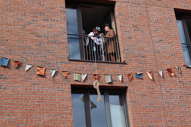 Bild 22: Rathaus-Dompteur im Affenstall: Die besten Bilder vom skurrilen Salemer Affentheater!