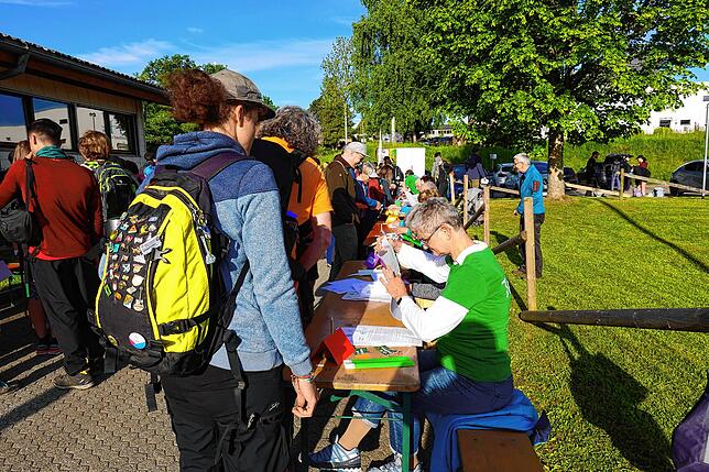 Bild 3: 180 Teilnehmer beim 42-Kilometer-Wandermarathon: Das sind die Bilder