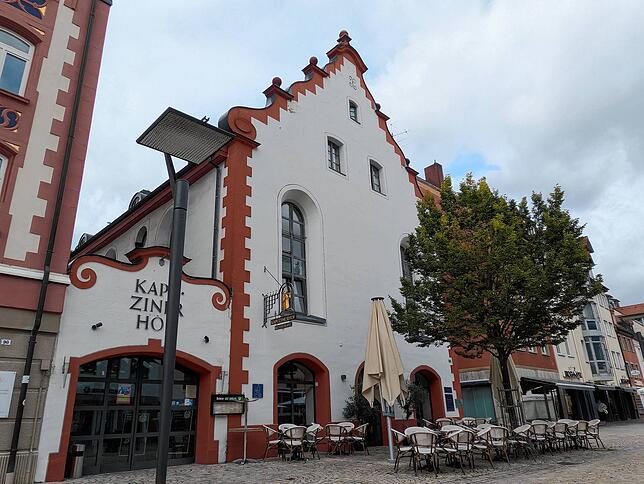 Die Gaststätte Kapuzinerhof befindet sich in historischem Gemäuer.