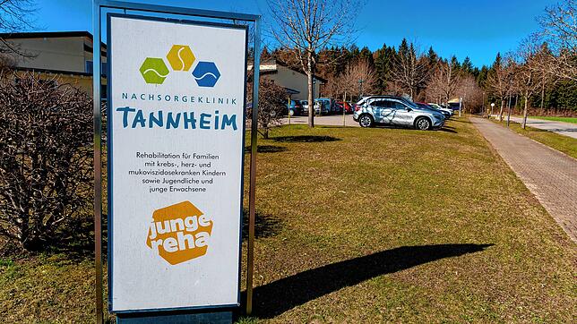 Umgeben von Wald liegt die Nachsorgeklinik Tannheim auf einer Anhöhe in Richtung Burgruine Zindelstein. Sollte ein Standortübungsplatz ...