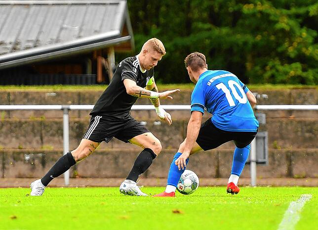 Tordrang: In der Meistersaison war Gabriel Dittmar (links, gegen Jannik Kaiser) schon bester Torschütze des SV 08 Laufenburg II. Beim ...