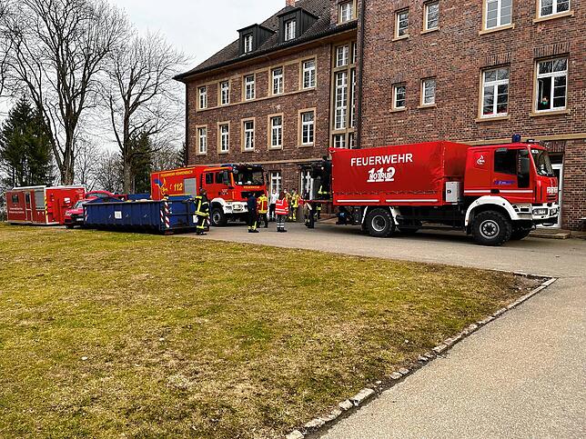 Mehrere Hilfsorganisationen unterstützen den Aufbau ehrenamtlich.