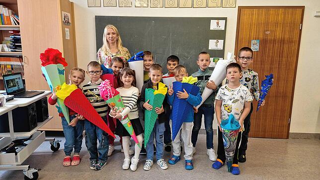 PKlasse VKL 1/2: Die Erstklässler der Vorbereitungsklasse „Dinos“ mit Klassenlehrerin Diana Ruppel.