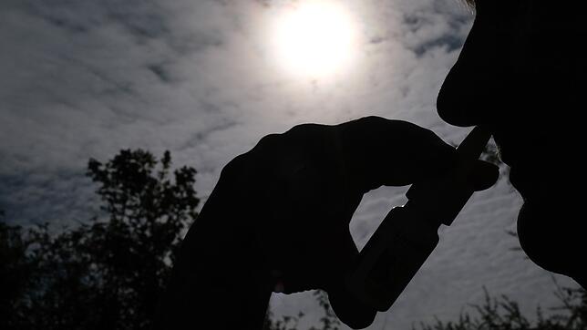 Nasenspray hilft Allergikern akut wie auch vorsorglich. (Symbolbild)