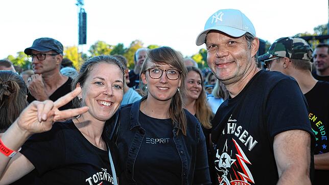Bild 37: Die Toten Hosen geben sich in Konstanz die Ehre. Fotos aus dem ausverkauften Stadion