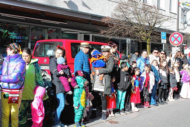 Bild 30: Kinderumzug und Setzen des Kindernarrenbaums in Stockach (Teil 1)