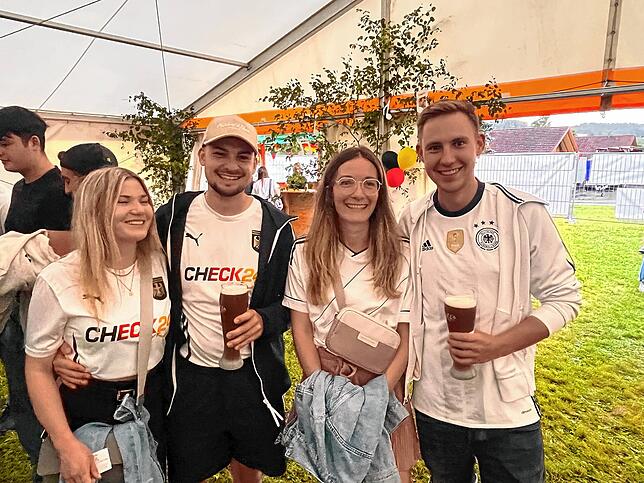 Bild 12: Zwischen Musik und EM – Der Freitag beim Dorffest Lienheim