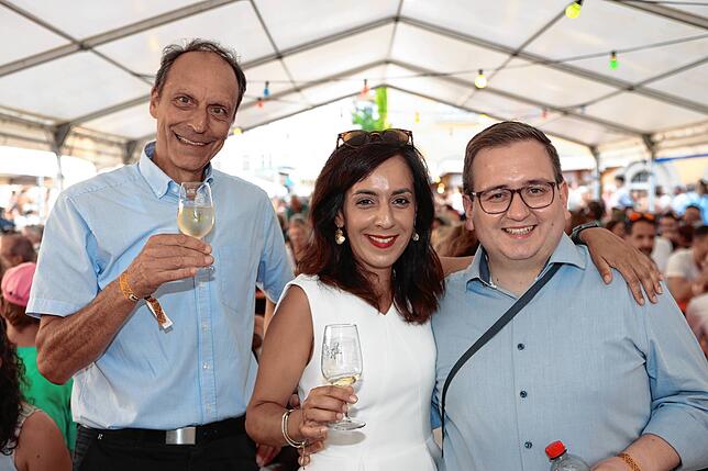 Bild 25: Bilder vom Weinfest Konstanz 2024: Feiern auf dem Stephansplatz