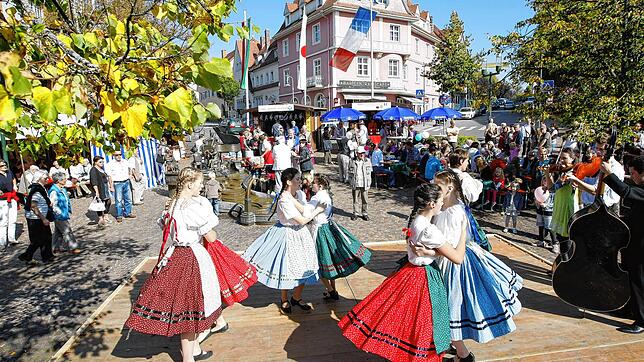 Das Tanzensemble aus der Partnerstadt Vác will man bei der Neuauflage des Herbstfestes am 1. Oktober begrüßen.