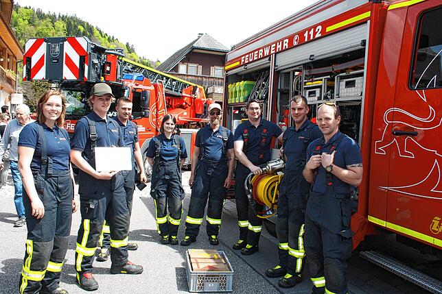 Die Freiwillige Feuerwehr Todtmoos präsentiert sich beim Lebküchlermarkt im Rahmen des Blaulichttages.