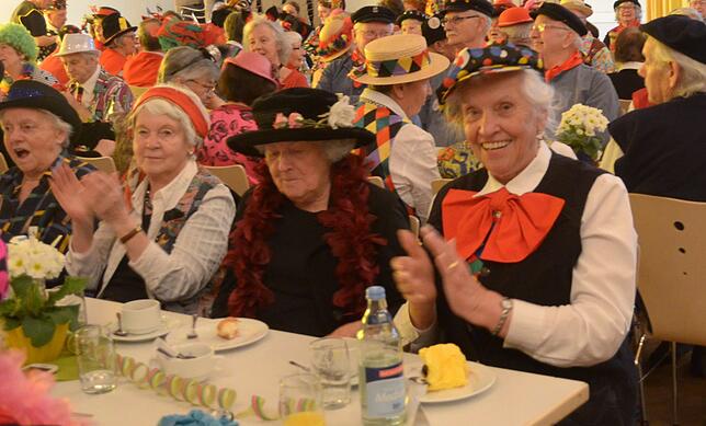 Bild 14: Bilder von der bunten Fasnacht für Senioren in der Stadthalle