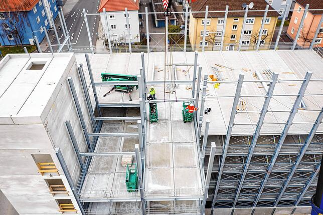 Nach der Fertigstellung verfügt das Parkhaus AM Gleis über 13 Parkebenen.