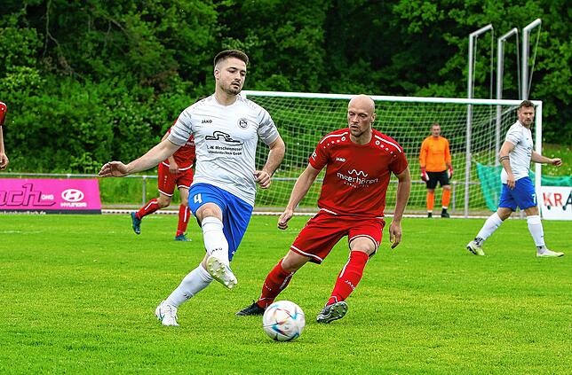 Bild 33: Souveräner 6:1-Erfolg des Tabellenführers FC RW Salem. Wir haben die besten Bilder!