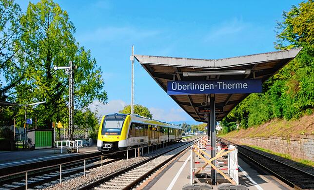 Mit der Bahn direkt zur Landesgartenschau – im kommenden Jahr sollte es hier weniger Hindernisse geben.