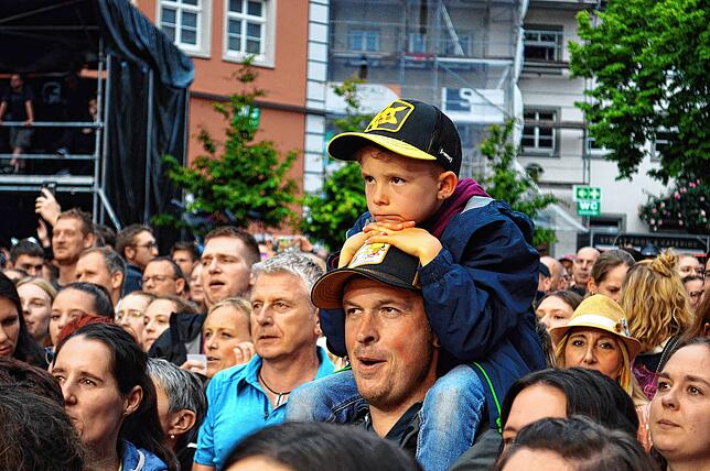 Bild 17: Die Fäaschtbänkler machen den Schlossplatz zum Partyplaneten – Teil 2
