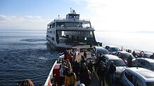 Eine Motorpanne legte die voll besetzte Autofähre „Richmond“ auf dem Bodensee über Stunden lahm. Die „Kreuzlingen“ hat dabei geholfen, ...