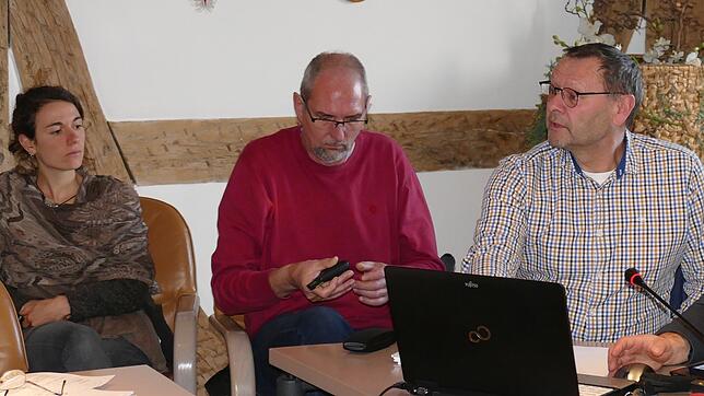 Dietmar Unterricker (rechts) und seine Kollegen Roland Schönbucher und Nadine Natterer (von links) stellten das Projekt ...