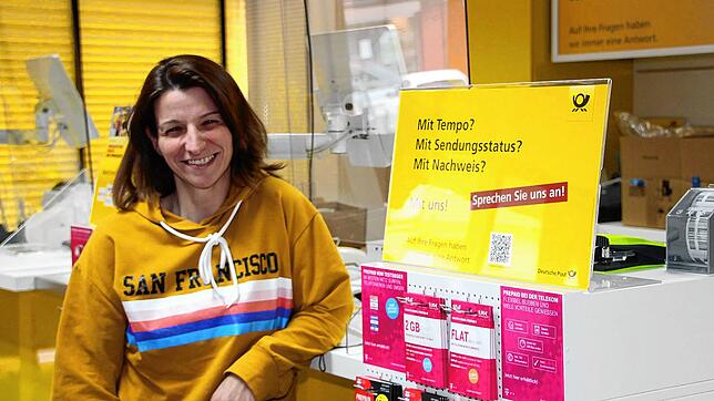 Elisabetta D&lsquo;aria freut sich schon auf Montag: Dann öffnet sie in der Blumberger Tevesstraße ihre Postagentur. Es ist ihre dritte ...