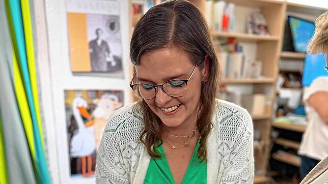 Die Buchautorin und Journalistin Sira Huwiler-Flamm signiert nach der Lesung zahlreiche Bücher. Fotos: Marie-Christin Spitznagel