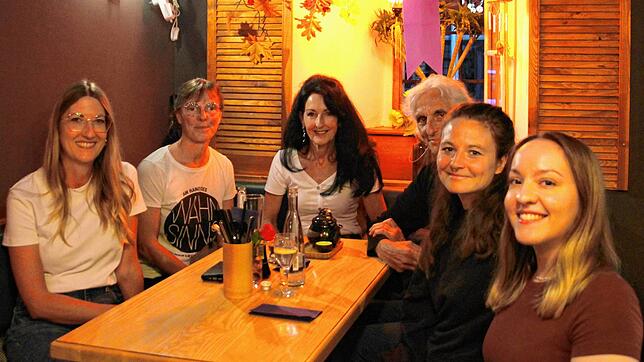 Die Runde freut sich über die Möglichkeit für Austausch. Von links: Anna Burger, Andrea Reich-Just, Verena Winiger, Joachim Grap, ...