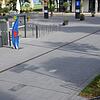 Der defekte Bodenbelag auf der Seestraße vor dem Seeum ist bald Geschichte. Dort kommt Asphalt hin. Außerdem wird dann die ...
