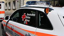 Bei dem Unfall wurden die zwei Mitfahrer des Notarzt-Einsatzfahrzeuges verletzt. Hier handelt es sich um ein Symbolbild.