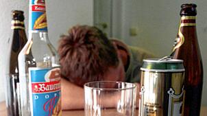 So manchen haut der Kater an der Fasnacht um. Doch es gibt Tipps dafür, wie man die närrische Zeit am besten übersteht. Bilder: Peter ...