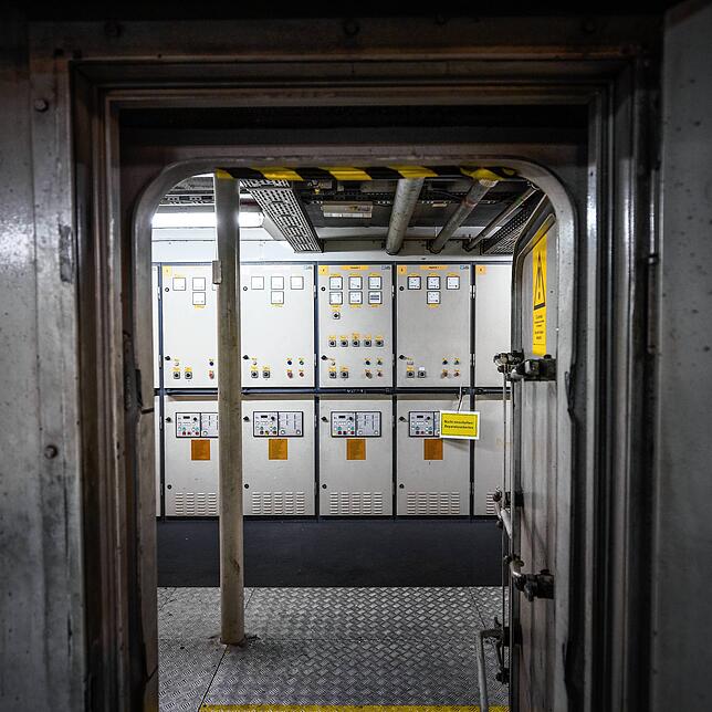 Blick in den Motorenraum der Autofähre, die 1996 in der Bodan-Werft Kressbronn gebaut wurde.
