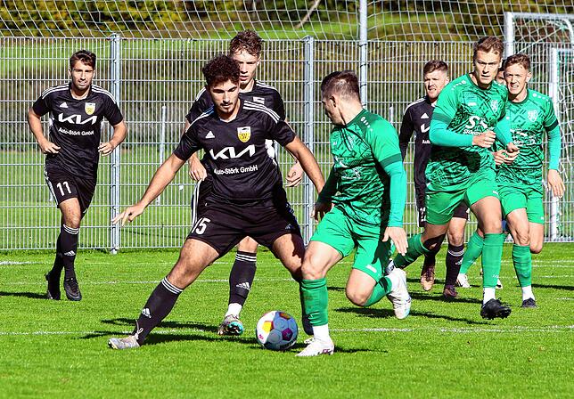 Bild 22: Spannendes, torreiches Duell zwischen TSV Aach-Linz und SV Mühlhausen. Wir haben die besten Bilder!