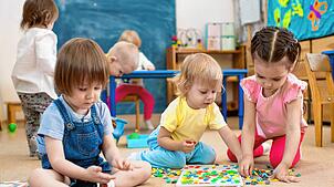 In Vöhrenbach gibt es nach Auskunft der Stadtverwaltung derzeit genügend Kindergartenplätze. Foto: Andrey Kuzmin/stock.adobe.com