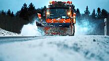 Bei Hölzle auf der Bundesstraße B311 kam es am Dienstag zu einem Unfall, bei dem auch ein Schneepflug involviert war.