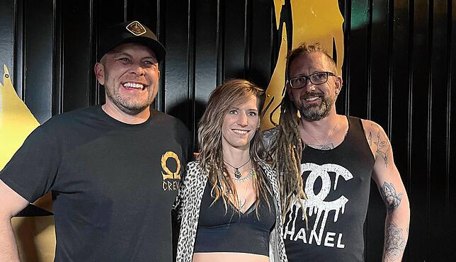 Tobias Deusch, Ute und Urs Fischbach (von links) freuen sich über den gelungenen Abend.