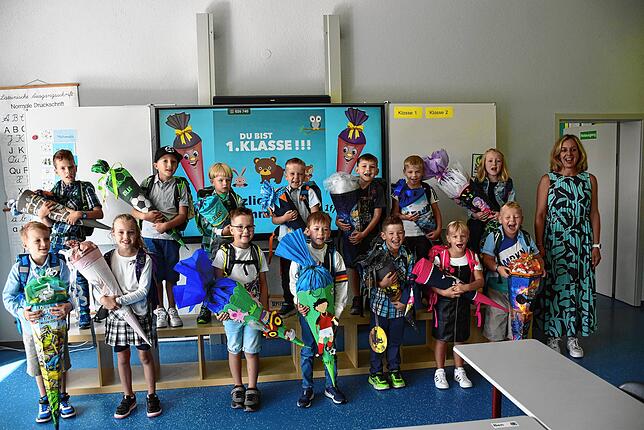 Die Klasse 1 der Grundschule Fischbach mit Klassenlehrerin Isabell Alf.