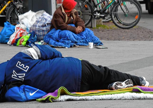 Obdachlose leiden besonders unter der Corona-Pandemie und sind anfälliger für Krankheiten. Sie sollen deswegen rasch geimpft werden.