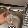 (Symbolbild) Das Trinkwasser in Radolfzell muss aktuell abgekocht werden.