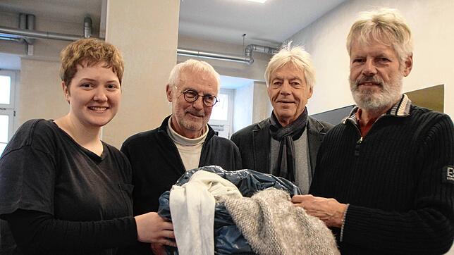 Aus Mode kann ein Müllproblem werden, darauf weist die Initiative Brauchbarschaft hin (von links): Lili Neumeyer, Rolf Jansen, Werner ...