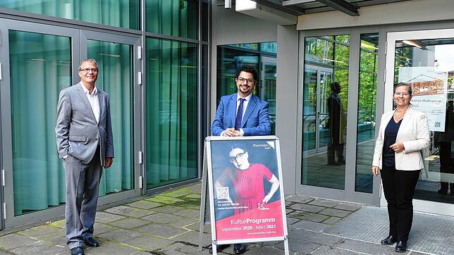 Dario Rago (Mitte) freut sich auf die neue Herausforderung als Kulturamtsleiter, die ihm sowohl Bürgermeisterin Diana Stöcker als auch ...