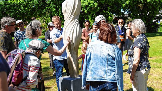 Im Jahr 2022 konnten Künstler auf der Mettnau im Rahmen des Bildhauersymposiums noch auf Tuchfühlung mit der Kunst gehen. Eigentlich ...