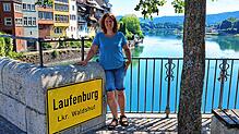 Das Ortsschild weist darauf hin: Auf dieser Seite des Rheins liegt Laufenburg. Sina Schmidt (42) lebt gerne in ihrer Heimatstadt und ist ...
