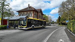 Ein Regiobus 700 am Markdorfer Bahnhof. Die Überlandlinie, die Konstanz mit Ravensburg verbindet, genieße beim Land, das sie mit 50 ...