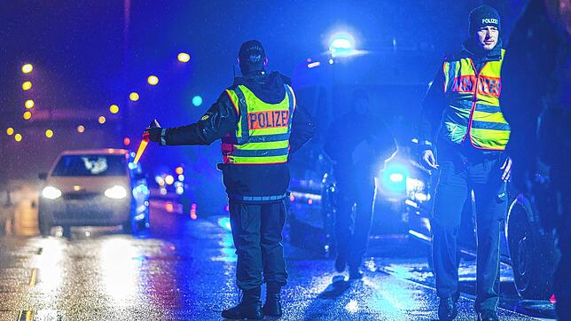Ein 27-Jähriger wurde am Samstagabend in Sigmaringen kontrolliert. Er war ohne triftigen Grund unterwegs und stand unter Alkoholeinwirkung.