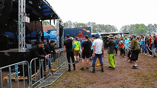 Drei Tage lang bekamen die Besucher des "Eine&nbsp;Liebe"-Festivals in Herdwangen während des Pfingstwochenendes von 32 angekündigten ...