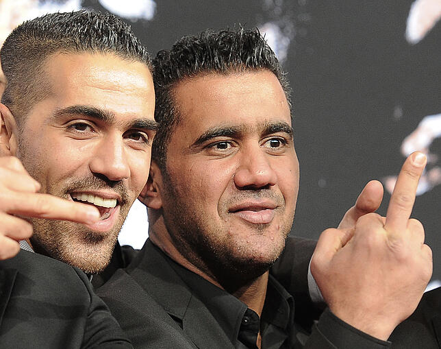 dpa-Story - Clan-Kriminalität in Berlin Der Rapper Bushido (l) posiert im Jahr 2010 mit Arafat Abou-Chaker bei der Premiere des Films "Zeiten ändern Dich" in Berlin.