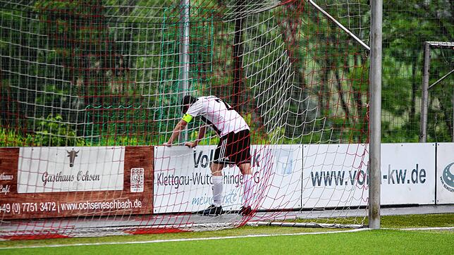 Geknickt: Daniel Danner wollte nach dem 0:6 des FC Grießen bei der SG Weilheim/Gurtweil nur noch allein sein. Fünf Jahre nach dem ...