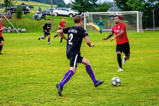 Bild 4: SV Buch setzt sich mit 4:1 gegen den FC Hochrhein durch &ndash; und wir haben die Bilder!