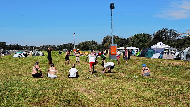 Bild 33: So sieht Vorfreude auf das Seenachtfest aus! Auf dem Konstanzer Flugplatz wird wieder gecampt