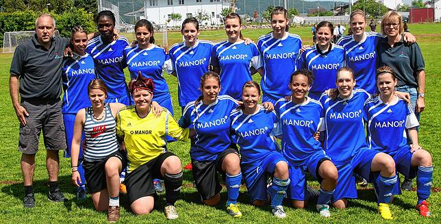 Erfolgreiche Jahre: Mit den Fußballerinnen des FC Neunkirch stieg Tiziana Di Feo (hinten, vierte von links) aus der 1. Liga in die ...